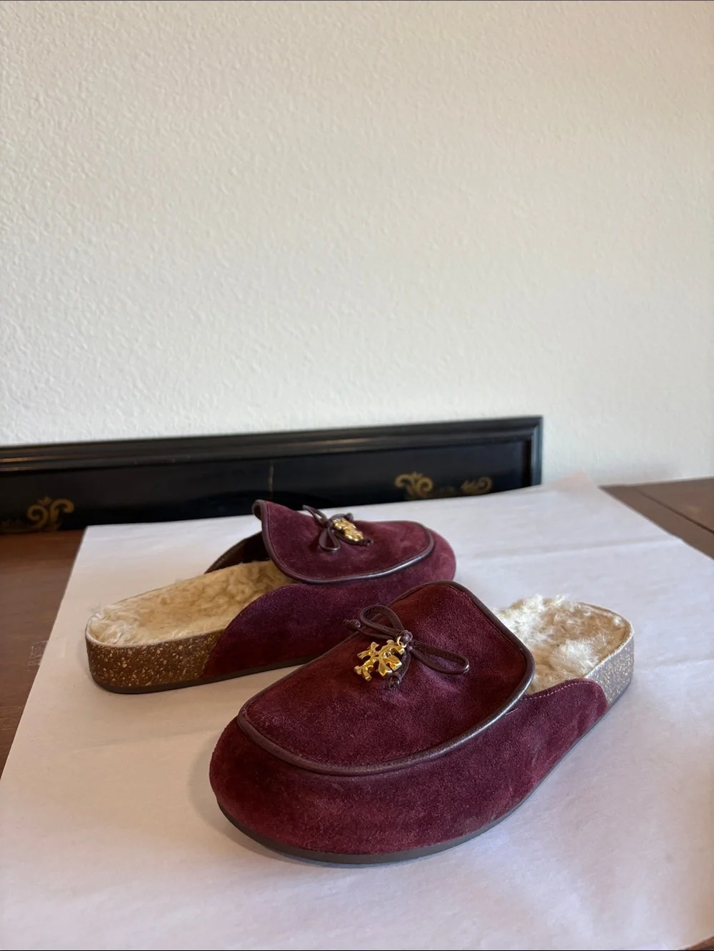 Tory Burch Tory ‘Charm perfect’ Shearling Mules Burgundy